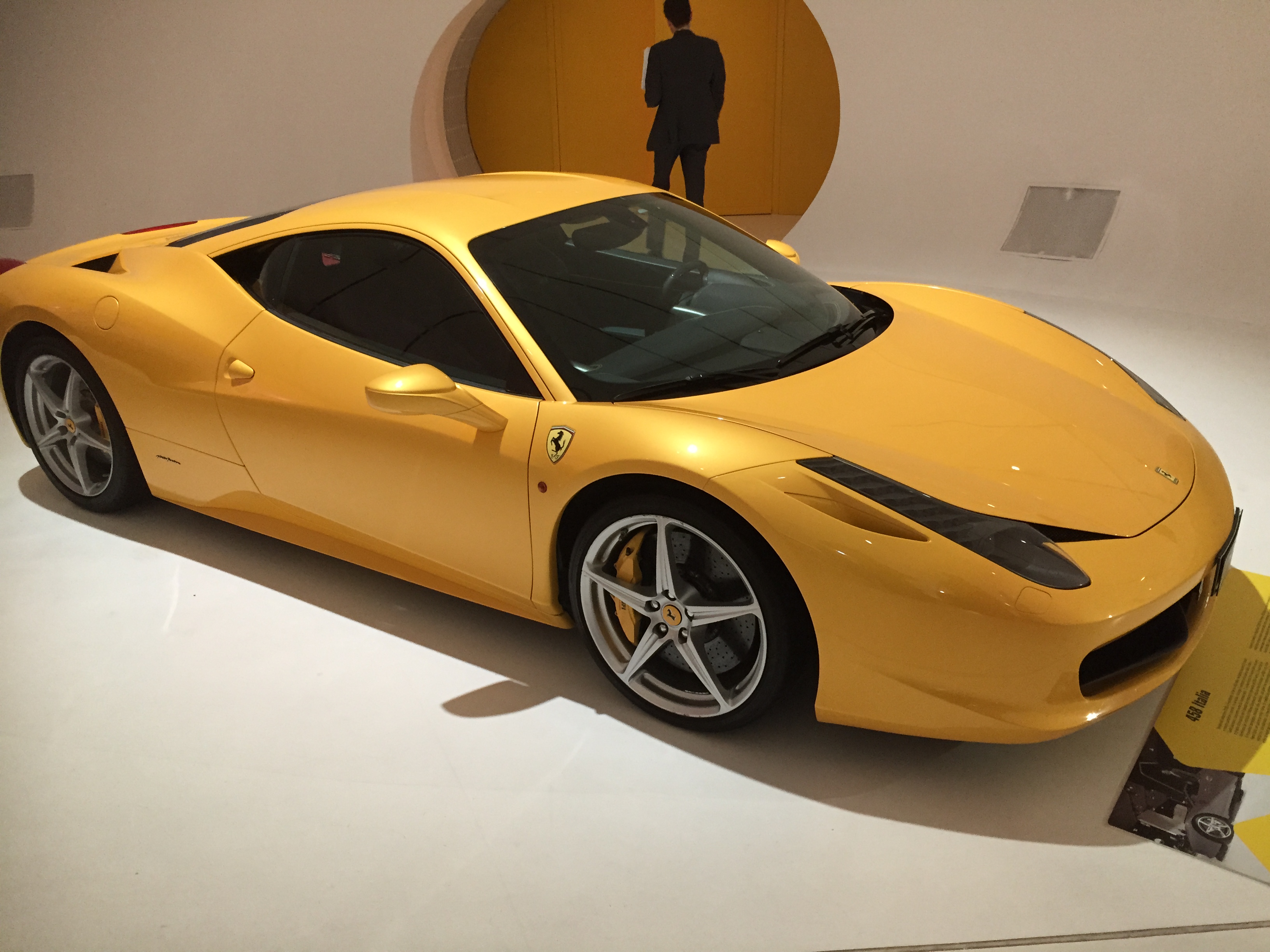Ferrari gialla