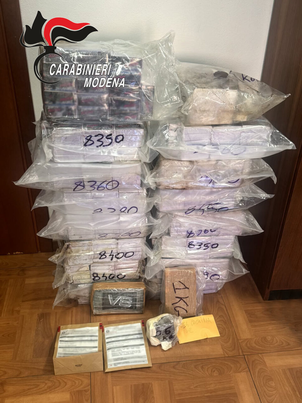 Sostanze sequestrate, fotografia Carabinieri Modena della fonte